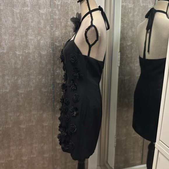 Nova luxe  Elegant Black Halter Dress with Floral Accents, M - Picture 9 of 12
